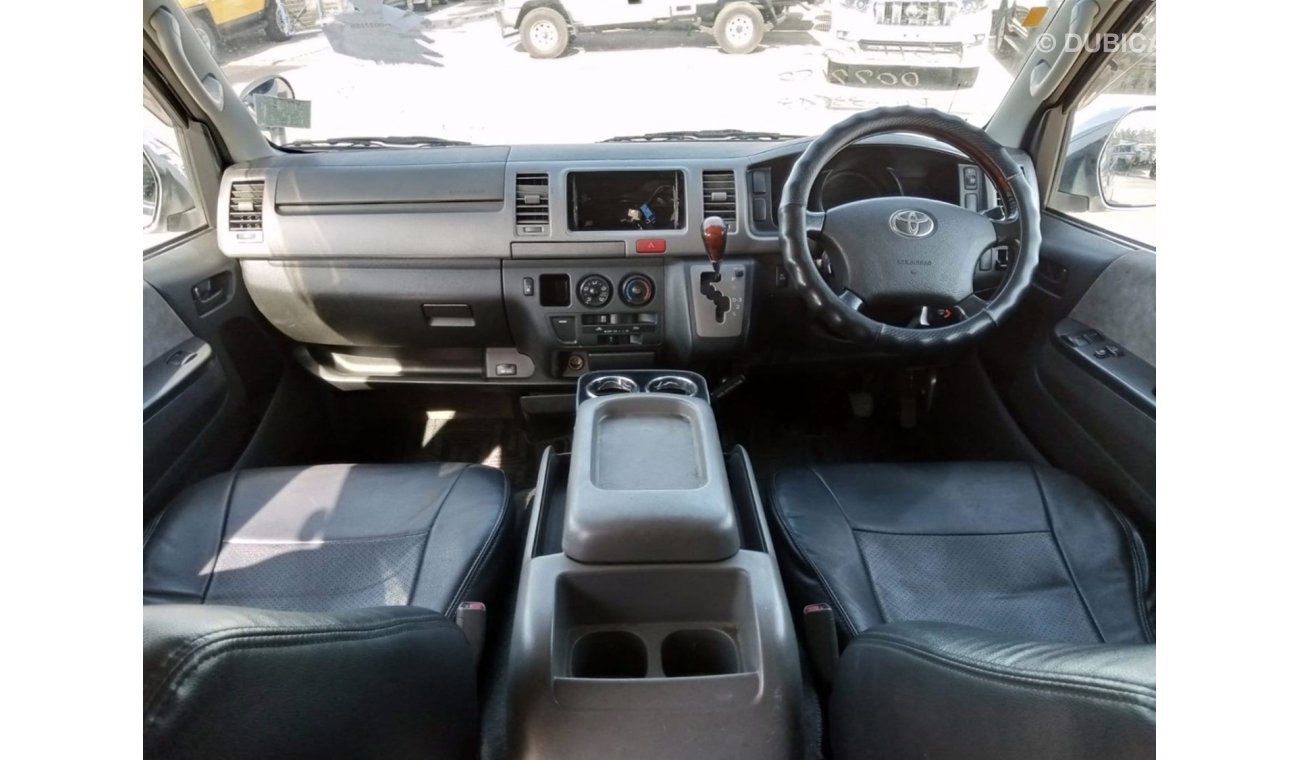 تويوتا هاياس TOYOTA HIACE RIGHT HAND DRIVE (PM933)