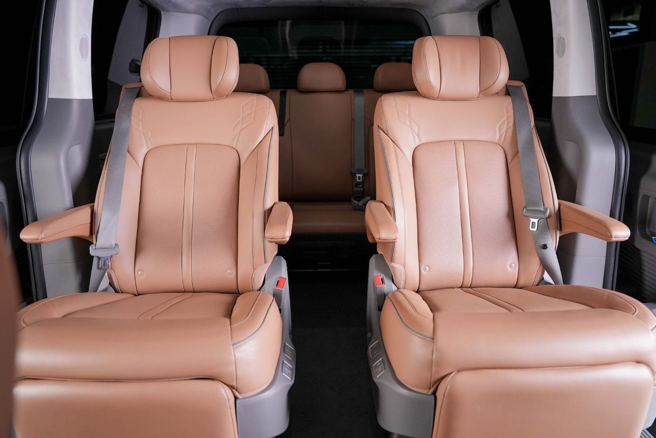 Hyundai Staria Van 3.5L (6 Seater) GCC - Full Service History- 7 Seater VIP Leather Seats- Mint Condition