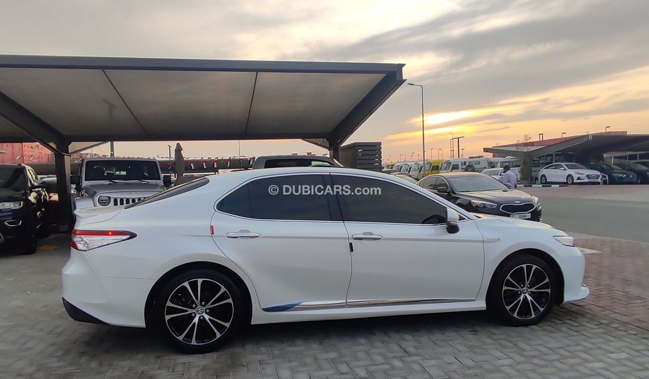 Toyota Camry GCC Full options, Hybrid, 2.5L,
