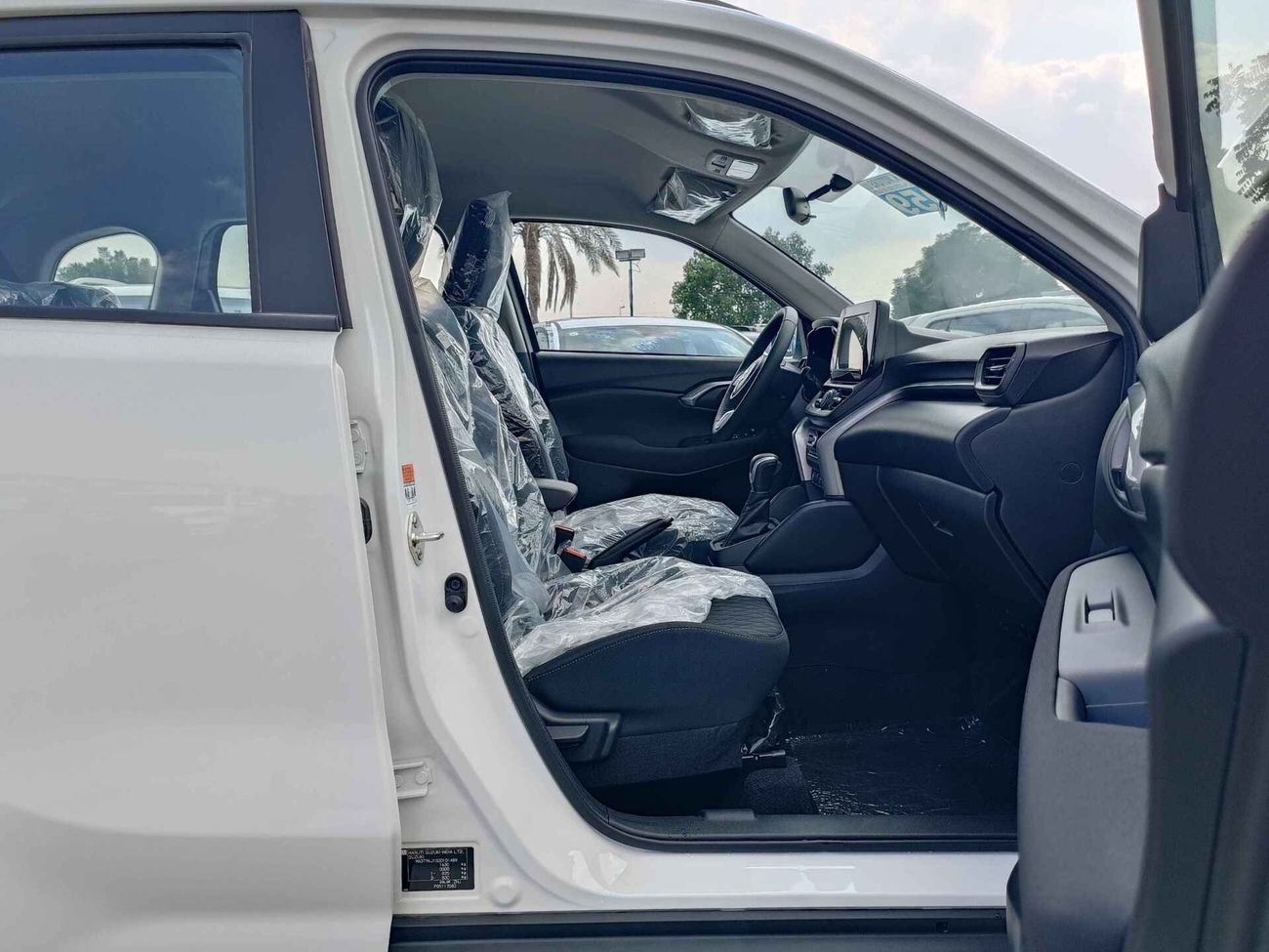 Suzuki Grand Vitara GLX / HYBRID / DOUBLE TONE / 1.5L V4 /  "9" DISPLAY / 360* CAMERA / HEADUP DISPLAY (CODE # GVHB4X2F)