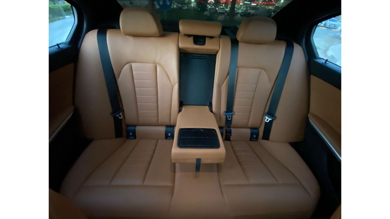 BMW 330i Exclusive GCC SPECS - TURBO CHARGE FULL SERVICE HISTORY - WELL MAINTAINED CAR