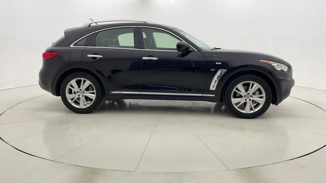 إنفينيتي QX70 LUXURY 3.7 | بدون دفعة مقدمة | اختبار القيادة في المنزل