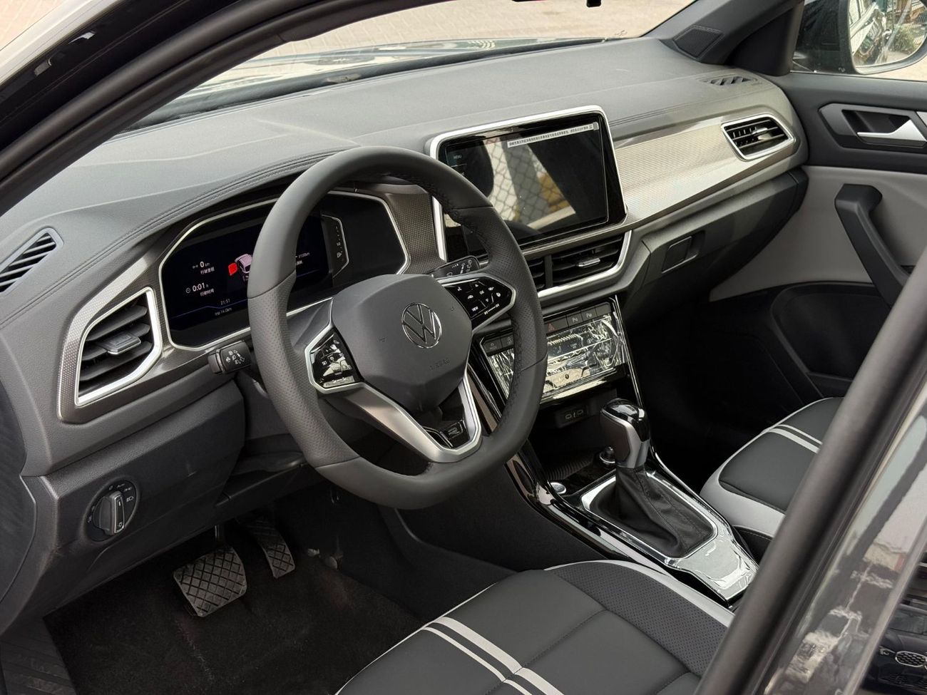 فولكس واجن T ROC 300 TSI 1.5L Turbo Petrol 2025 Export Price @ 73,000 AED