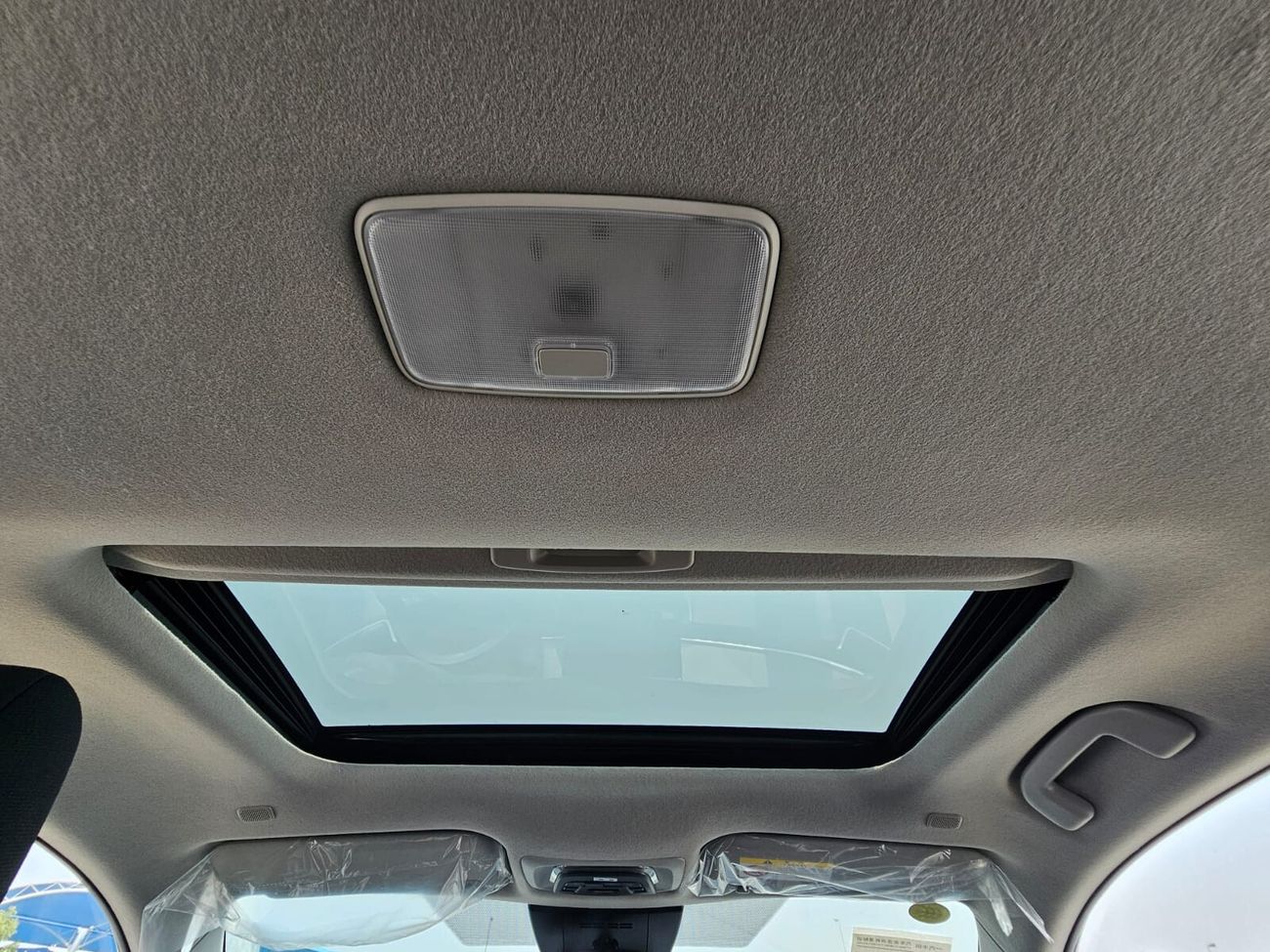 Toyota Corolla Cross 2.0L V4 HYBRID, PUSH START, MID OPTION WITH SUNROOF / SPECIAL OFFER