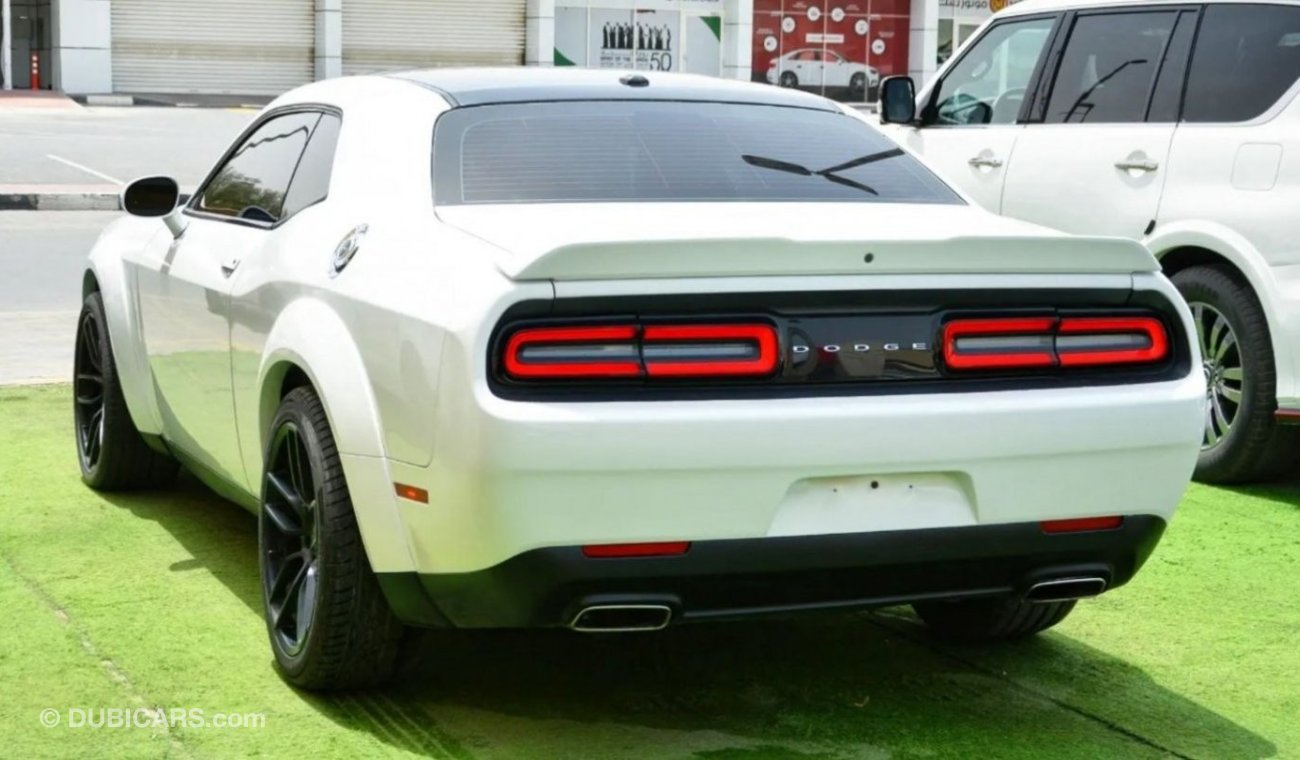 Dodge Challenger SXT *SRT WIDE BODY* Challenger SXT V6 2019/ Leather Interior/Very Good condition