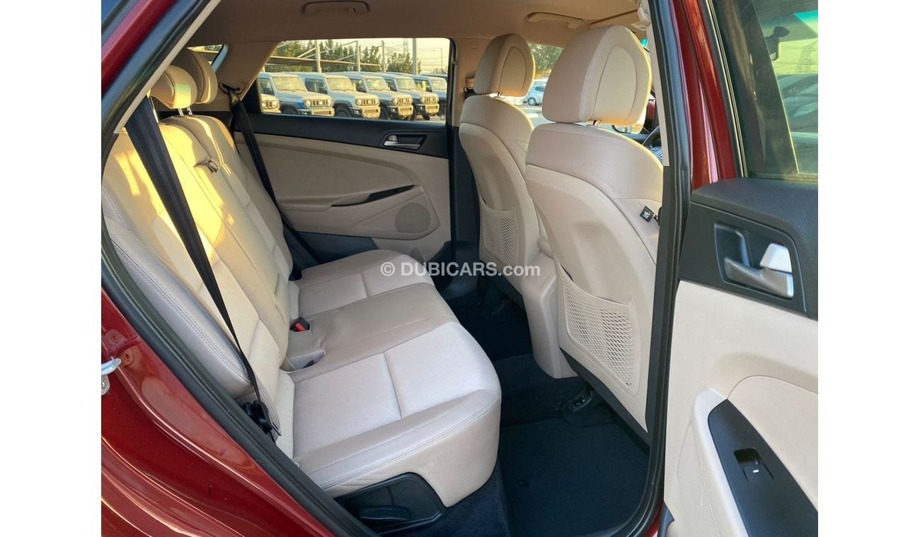 Hyundai Tucson 2018 HYUNDAI TUCSON AWD / 2.0 / MID OPTION