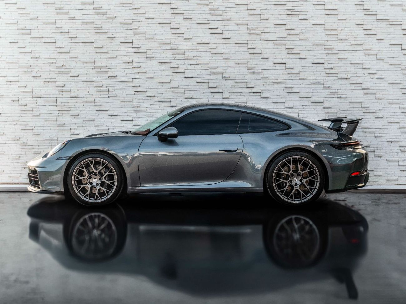 Porsche 911 Carrera 3.0L (444 HP) Coupe