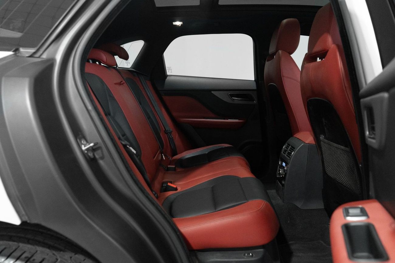 جاكوار F بيس 2018 Jaguar F Pace S / Full-Service History