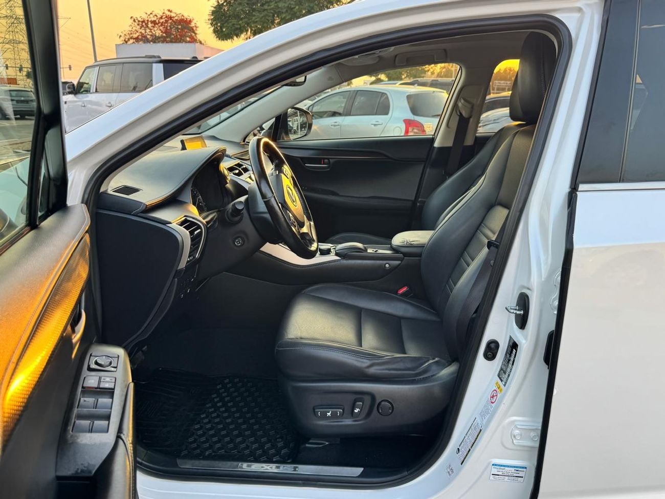 لكزس NX200t PREMIER