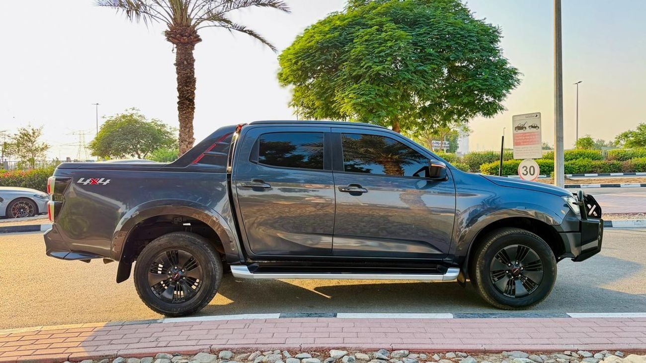 إيسوزو D ماكس X-TERRAIN | HEAVY OFF-ROAD FRONT BUMPER | PUSH START | REAR VIEW CAMERA | AT | 3.0L DIESEL | POWER S