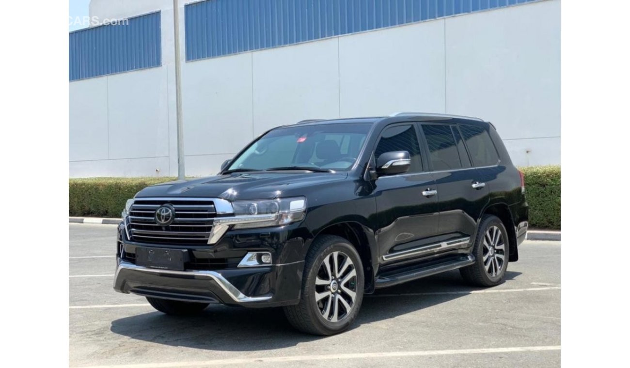 Toyota Land Cruiser VXR 5.7 L "Black Edition" 2018 / GCC Spec