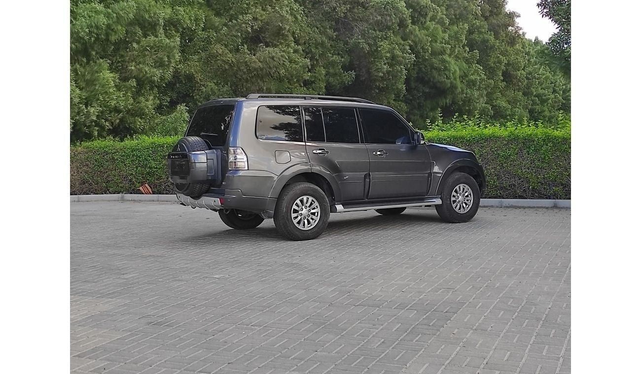 Mitsubishi Pajero GLS 3.5L (186 HP) (7 Seater) Mitsubishi pajero 2013  full automatic