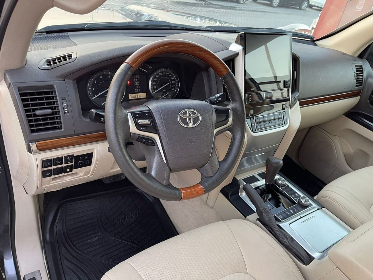 تويوتا لاند كروزر 2018 Toyota Land Cruiser GXR (J200), 5dr SUV, 4L 6cyl Petrol, Automatic, Four Wheel Drive. Clean Car