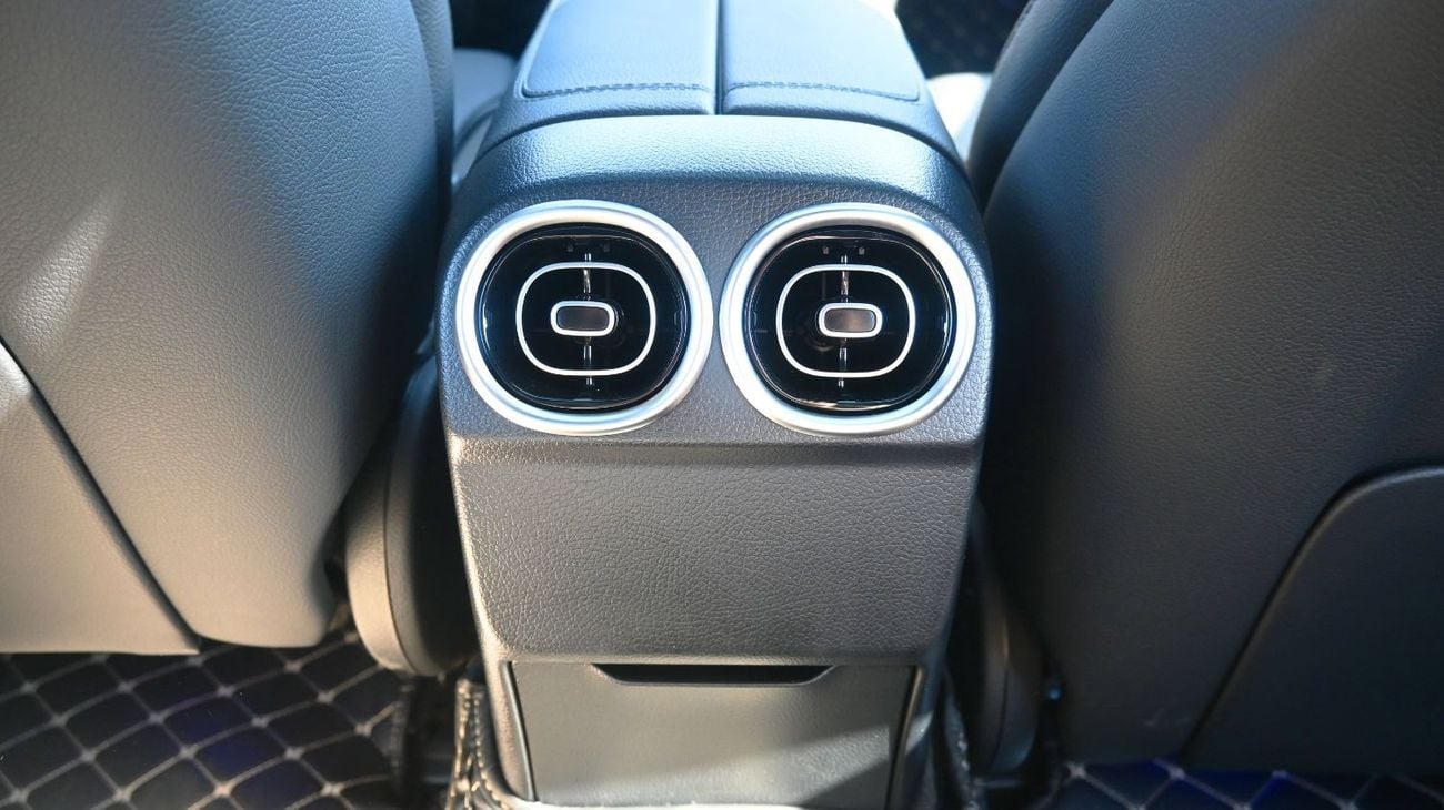 مرسيدس بنز C 200 Mercedes C200 L 2025 1.5L 4 Cylinder 170 hp  4 Doors 5 Seats Grey outside Black inside