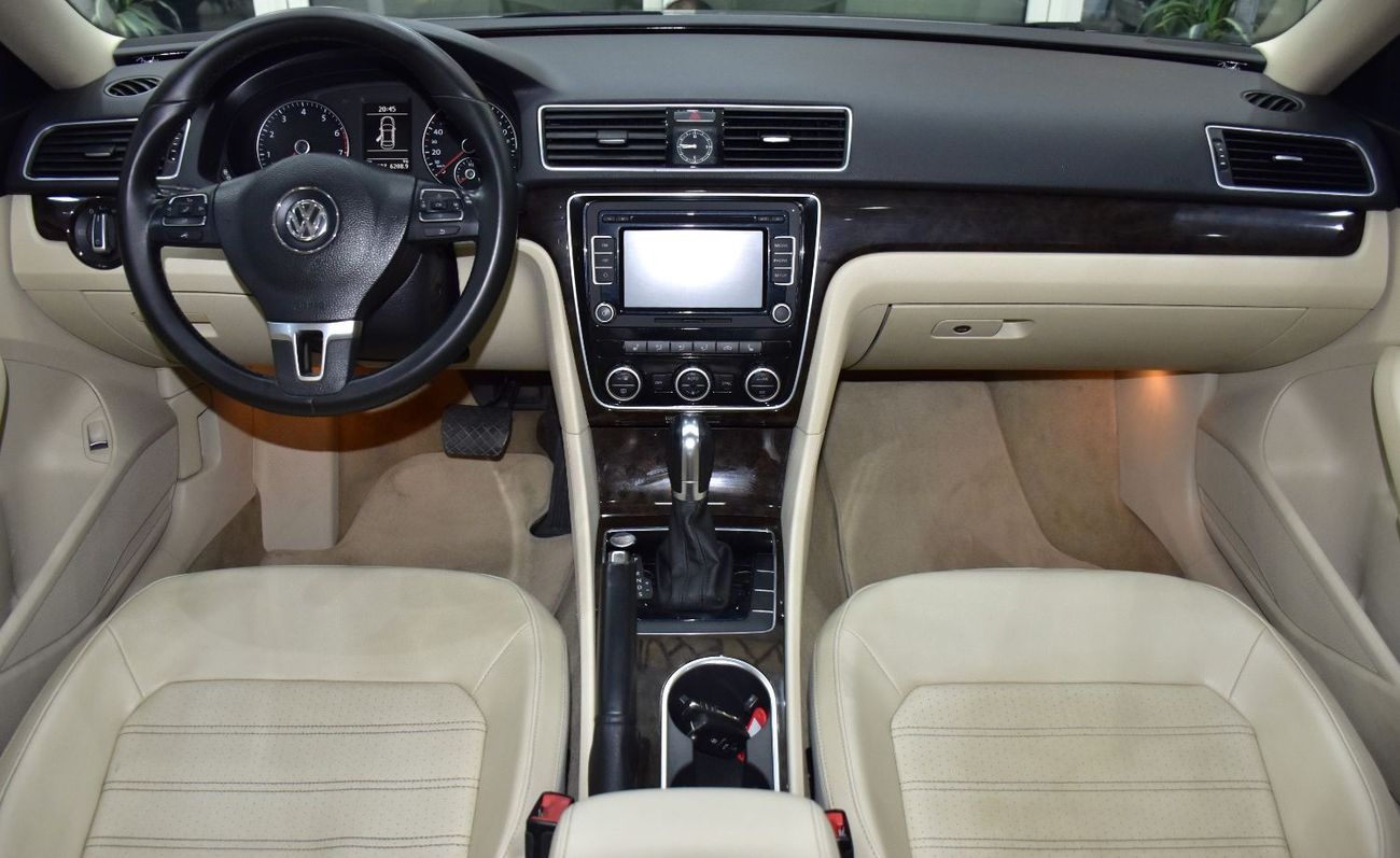 فولكس واجن باسات EXCELLENT DEAL for our Volkswagen Passat ( 2016 Model ) in Silver Color GCC Specs