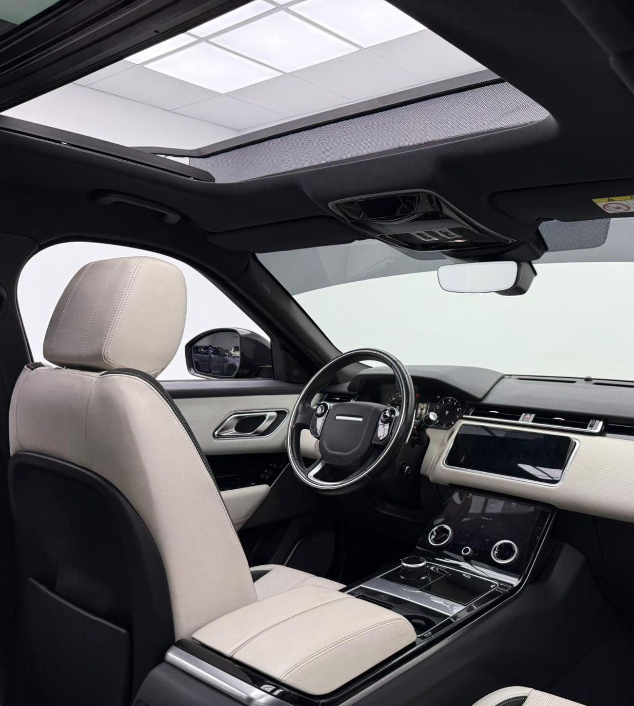 Land Rover Range Rover Velar P380 R-Dynamic 3.0L 2018 Range Rover Velar P380 R-Dynamic, Warranty, Fully Loaded, Excellent Conditi