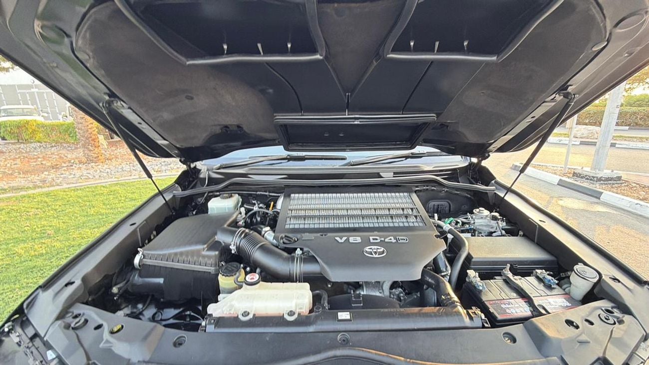 Toyota Land Cruiser SAHARA | MODIFIED TO LC300 | SUNROOF | PUSH START | POWER & MEMORY SEATS | 4.5L DIESEL | AUTO | COOL