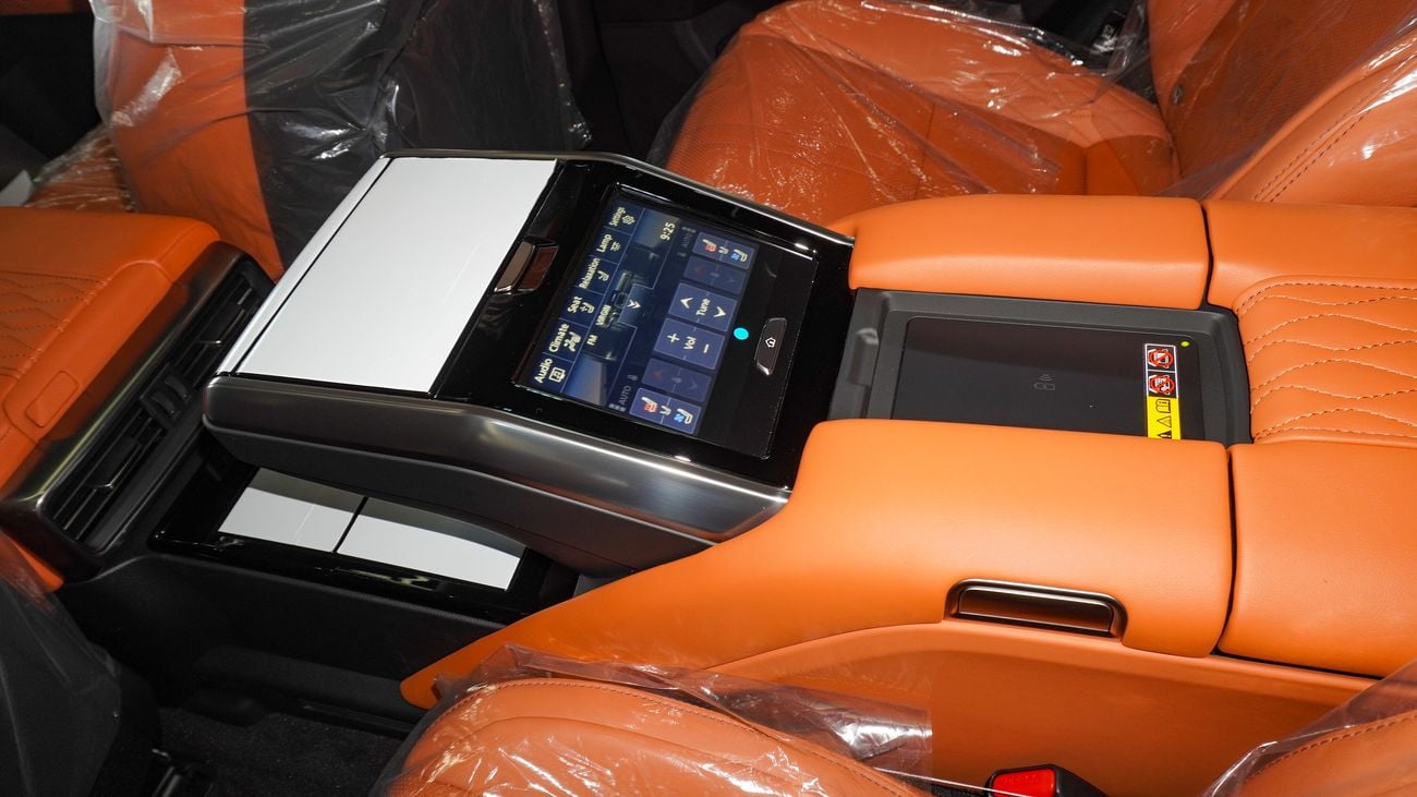 Lexus LX 700h 3.5L V6  4SEATER VIP