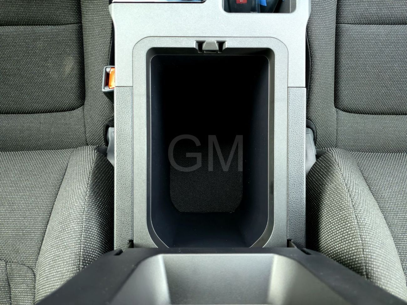 تويوتا برادو TOYOTA PRADO PETROL 2.4T - URBAN - E - FULLY BASIC - 2025 MODEL - WHITE INSIDE BLACK - OMANI