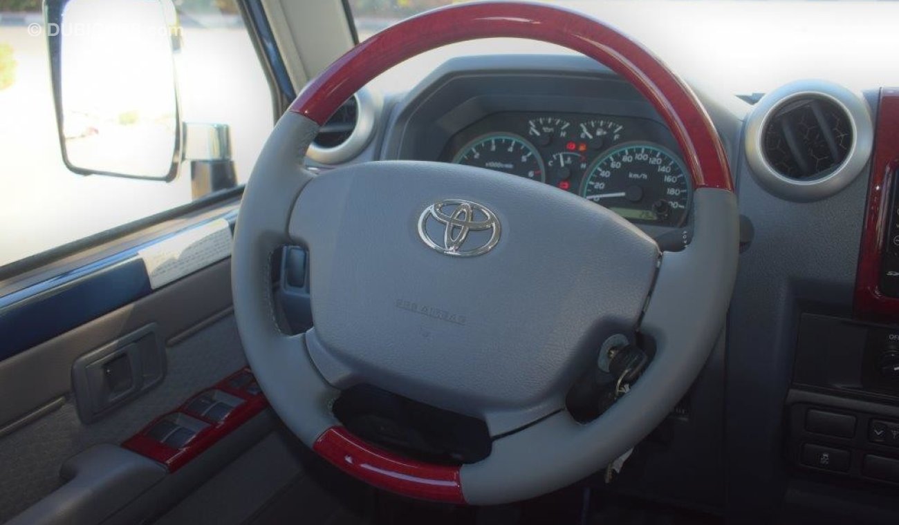 Toyota Land Cruiser Pick Up 4.0L V6 petrol Full Option