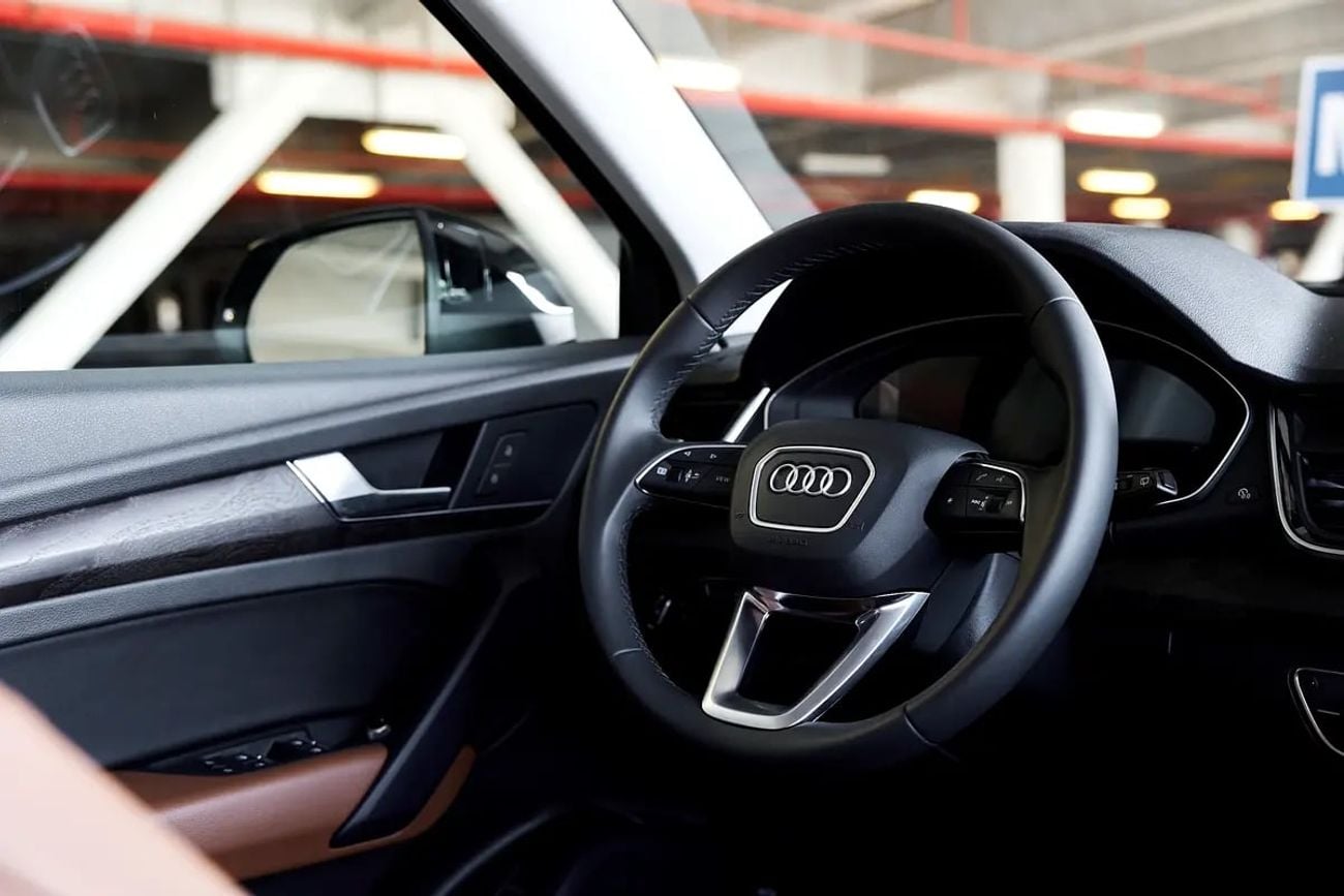 أودي Q5 45 TFSI Quattro Design 2.0L