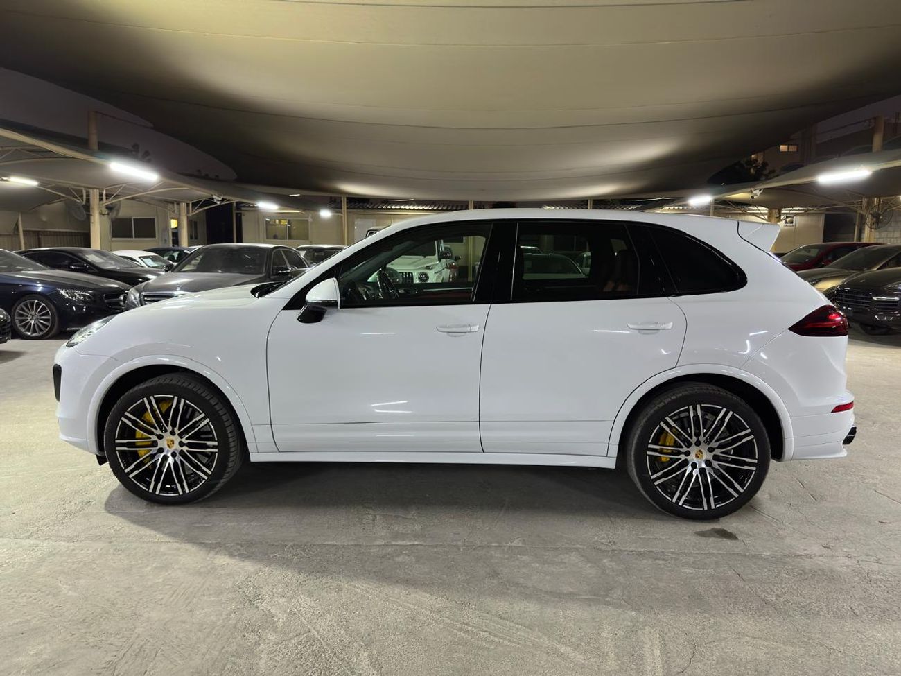 Porsche Cayenne Turbo S 4.8L (570 HP) 2016 | FULL SERVICE HISTORY | CARBON CERAMIC BRAKES (PCCB) | FULL SPEC!