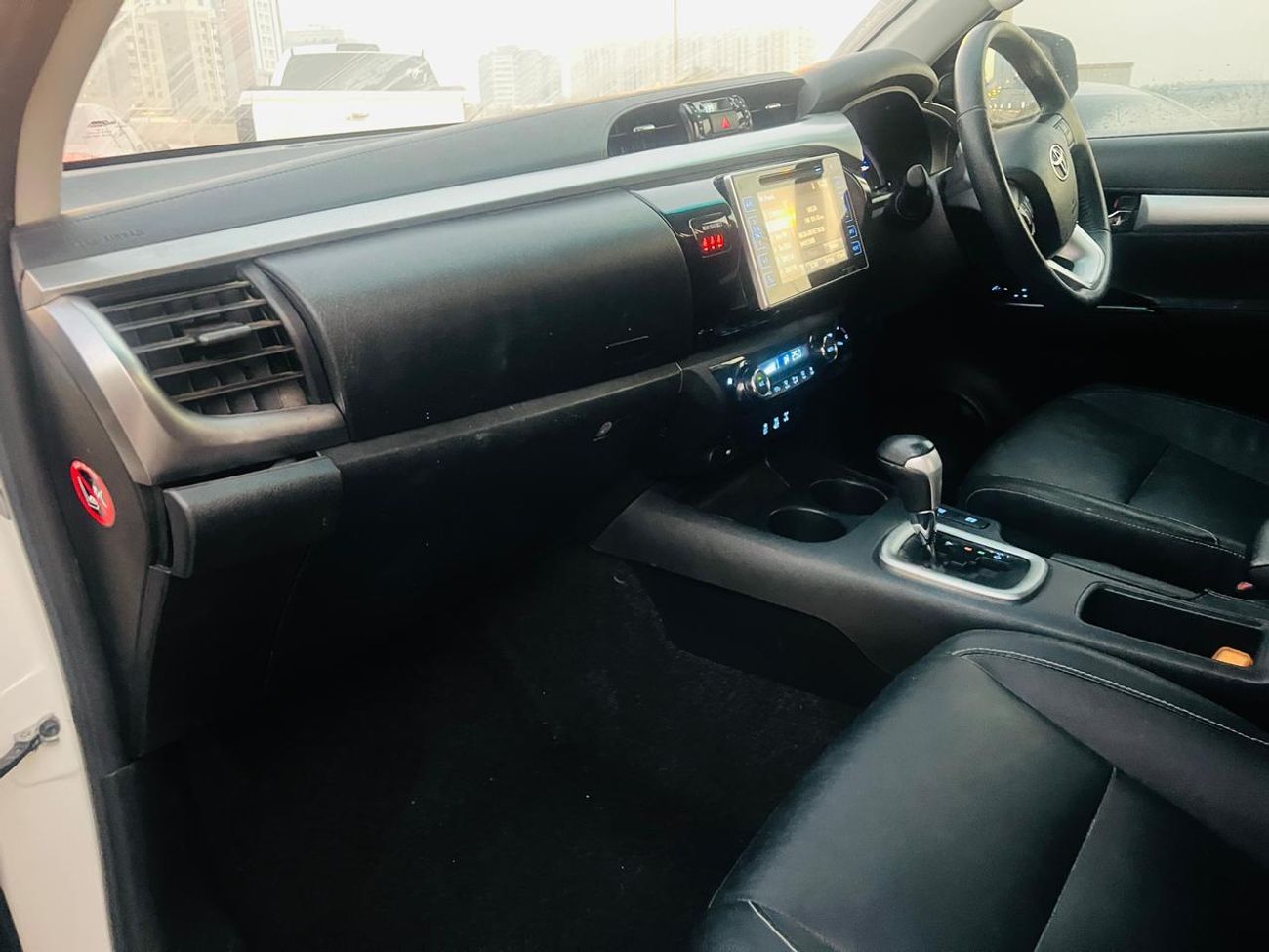 تويوتا هيلوكس DIESEL 2.8 LITER ,RIGHT HAND DRIVE ,AUTO TRANSMISSION ,ONLY FOR EXPORT