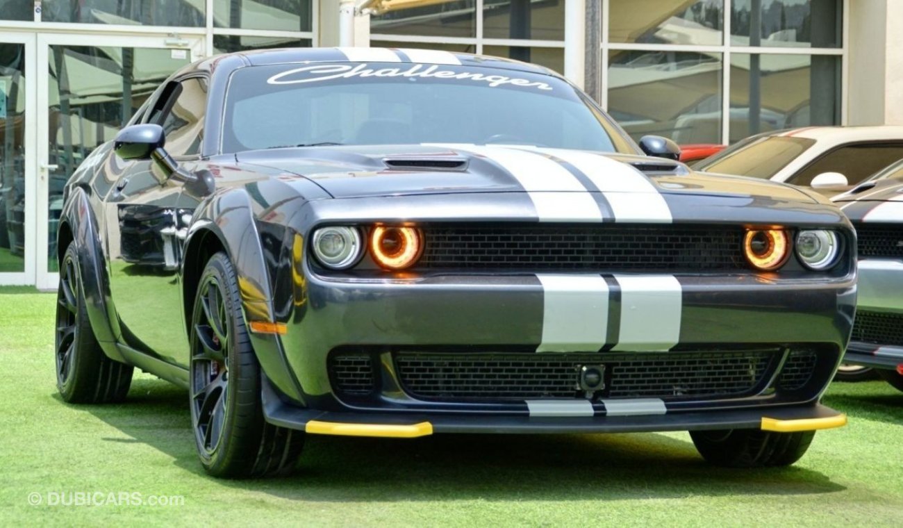 دودج تشالينجر Challenger SXT V6 2018/ FullOption/ SRT Body Kit/ Leather Seats/ Low Miles/ Very Good Condition