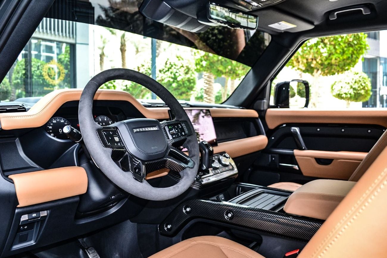 Land Rover Defender 90 P525 Fully Loaded with head up Display 2key interior carbon fiber trims completely covered by mat PPf Wit