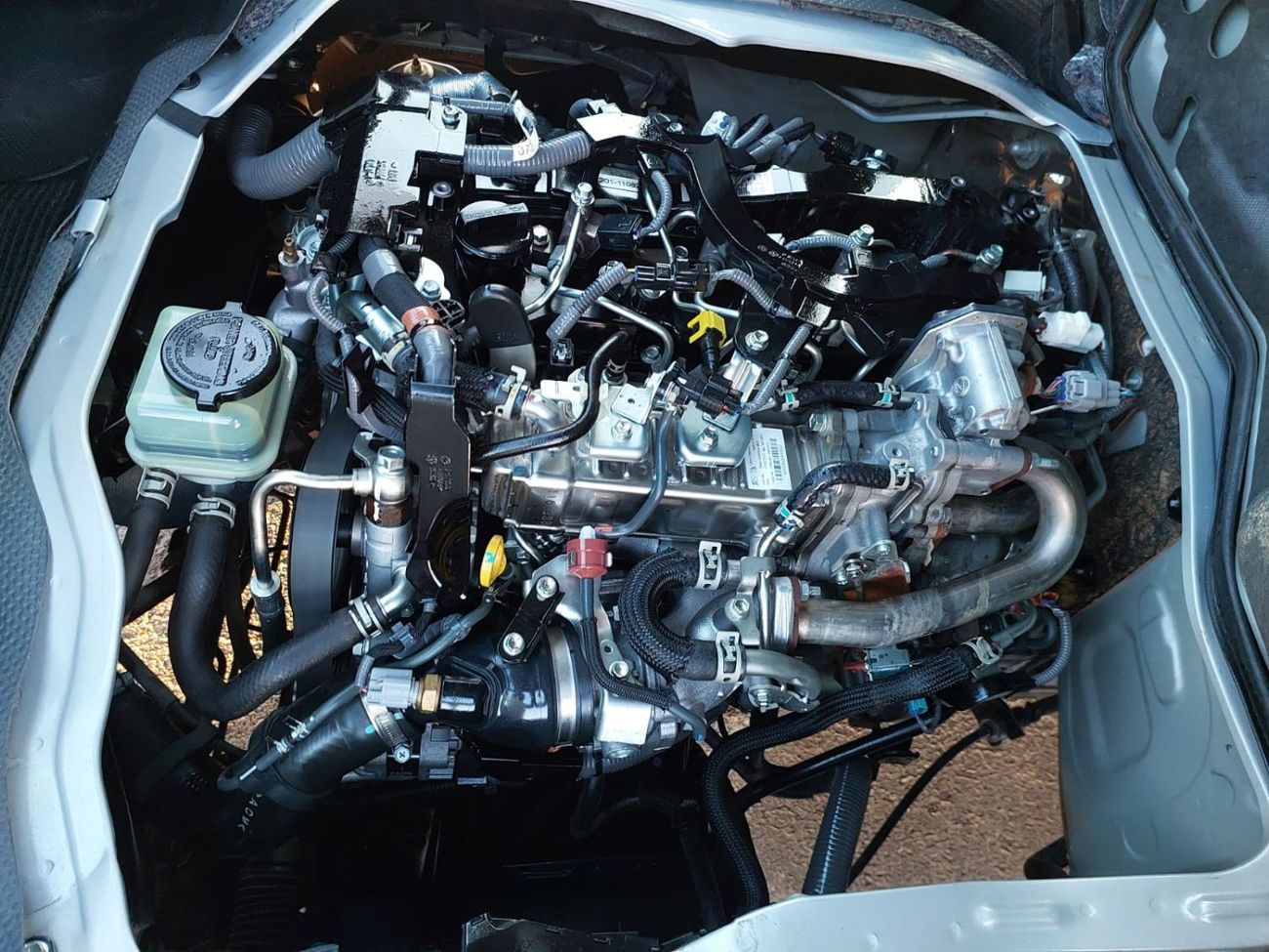 Toyota Hiace TOYOTA HIACE VAN RHD 2023 MODEL 2.8 L DIESEL AUTOMATIC(PM003751)