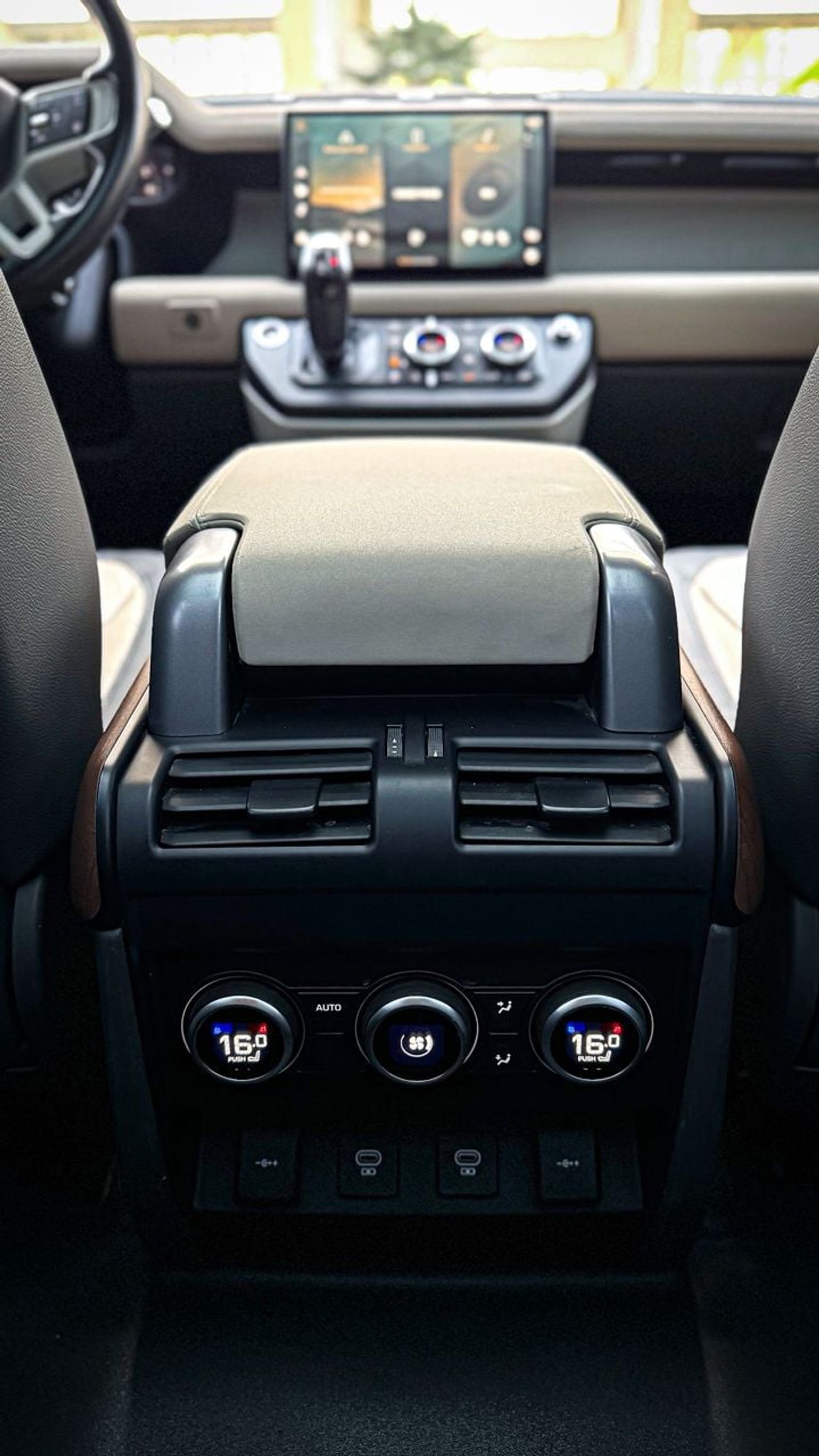 لاند روفر ديفندر P400 90 X-Dynamic HSE 3.0L (5 Seater)