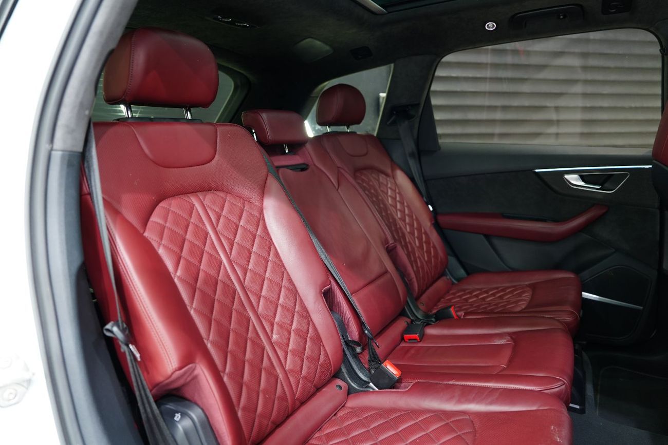 Audi SQ7 Carbon Fiber Interior, Bang & Olufsen Audio, Side Steps, Al Nabooda Full Service History!!