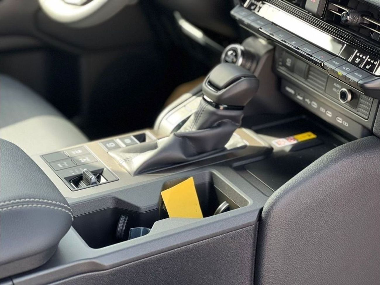 تويوتا برادو 2.4L PETROL FULL OPTION 2024