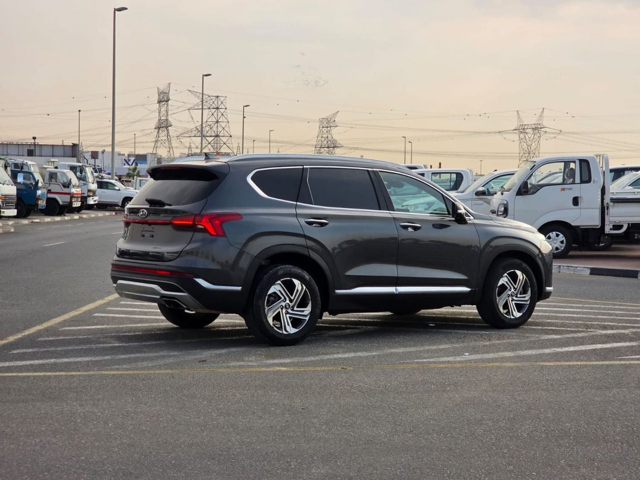 Hyundai Santa Fe Comfort 2.4L Panoramic Roof , 360 camera and Trunk automatic