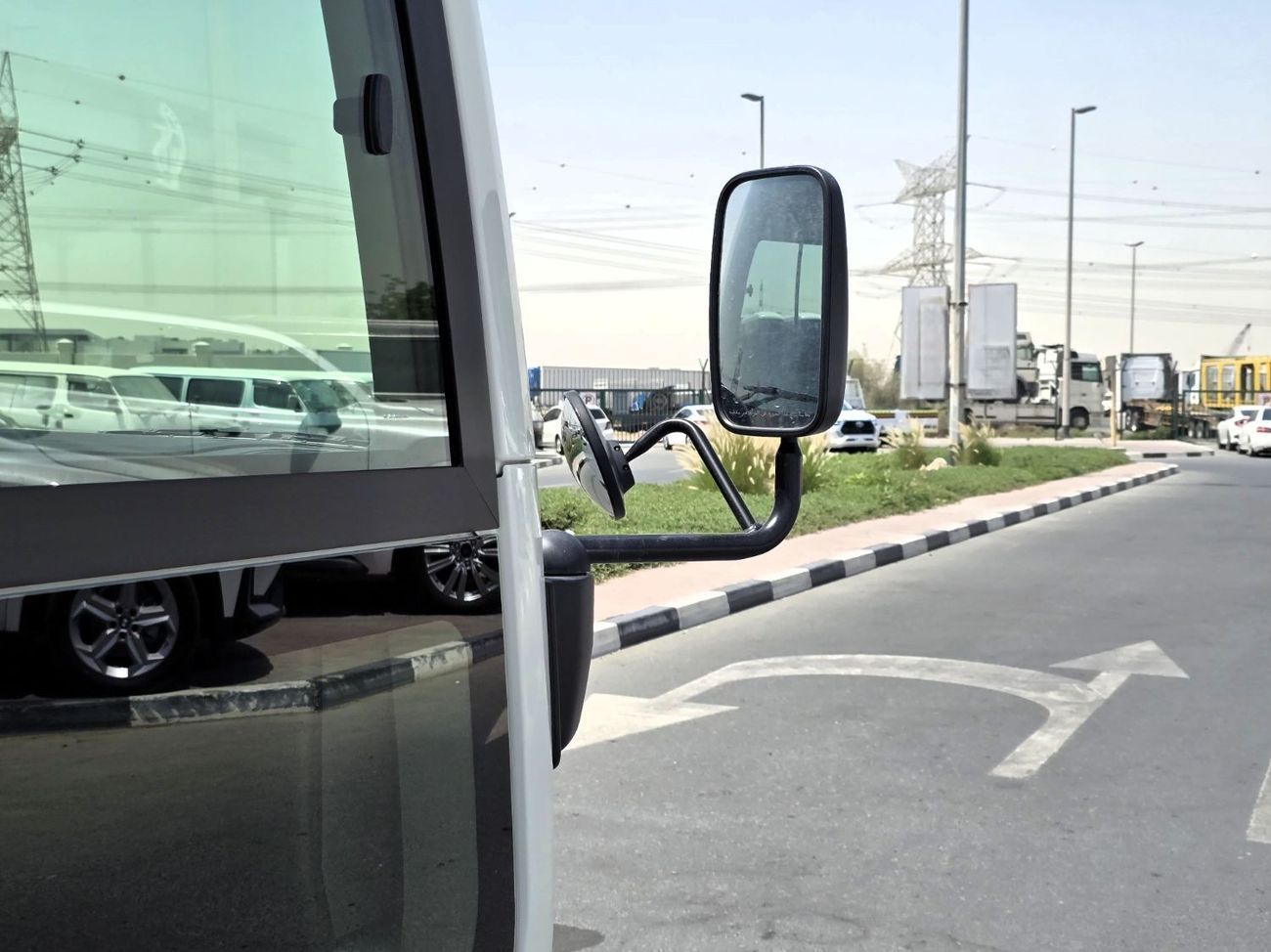 Toyota Coaster TOYOTA COASTER PETROL 2.7 MT - AUTO DOOR - 23 SEATER - 2025 MODEL - WHITE -