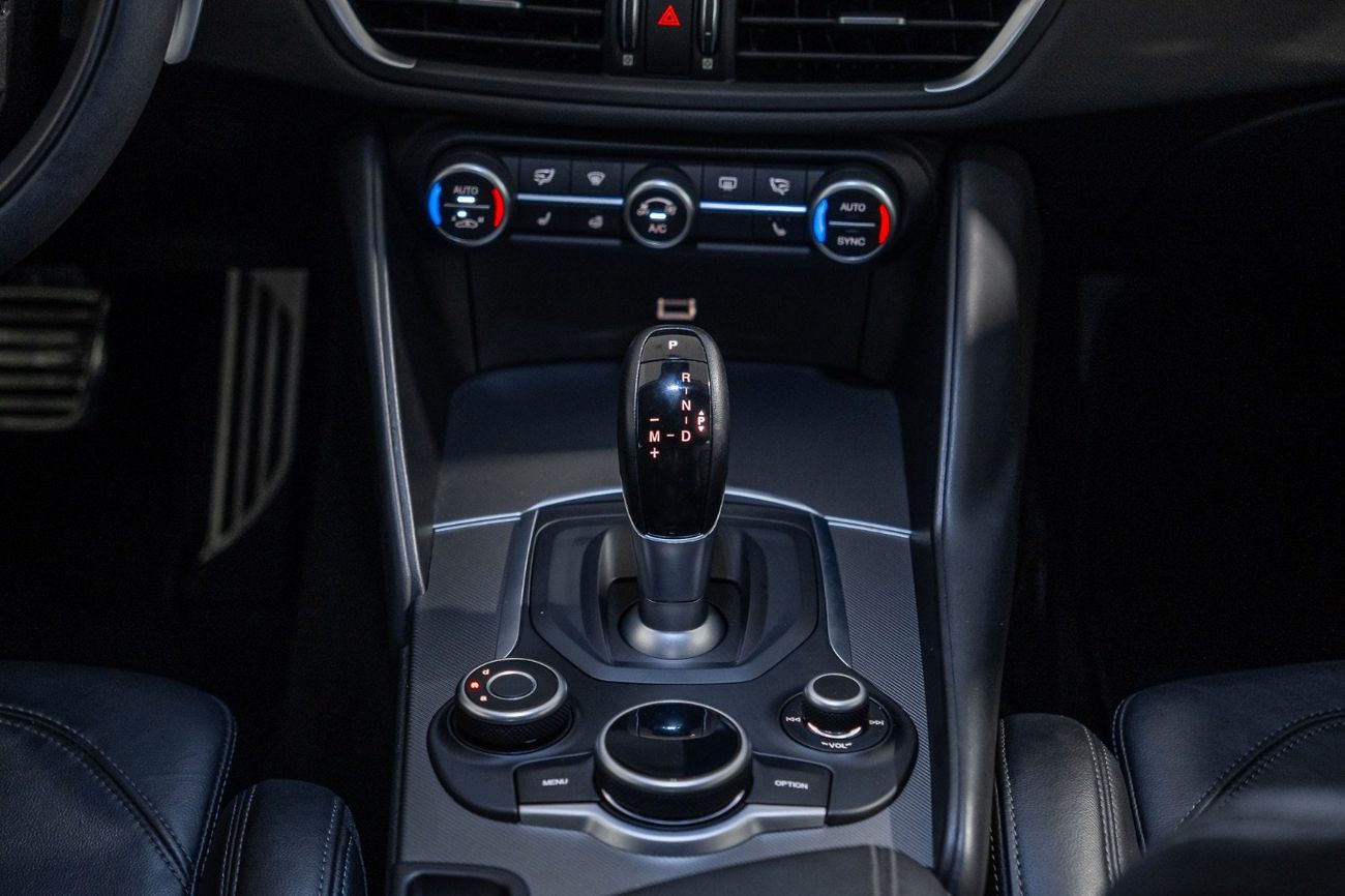 Alfa Romeo Giulia Veloce 2.0L AWD 2020 Alfa Romeo Giulia Veloce | Full Alfa Romeo Service History