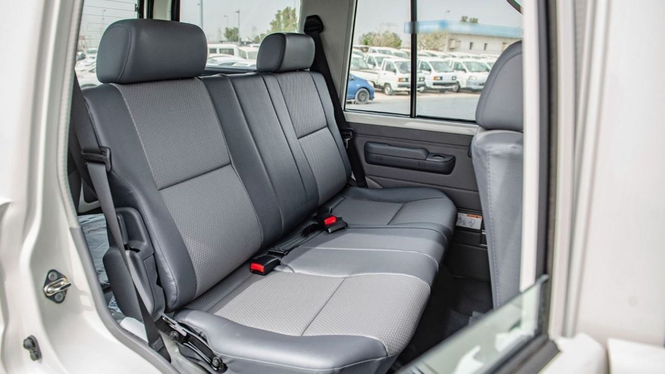 تويوتا لاند كروزر 70 (RHD) Toyota Land Cruiser 76 DC 4.2D Power Window MT MY2023 – White