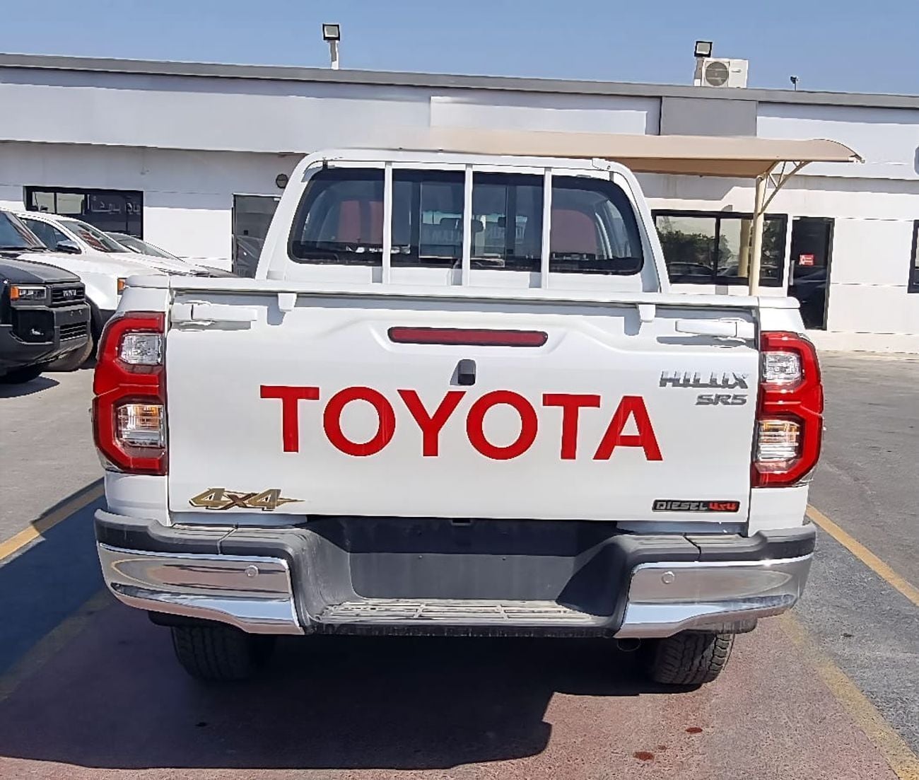 تويوتا هيلوكس SGLX TOYOTA HILUX 2.4L DIESEL DOUBLE CABIN 4X4 FULL OPTION MY 2025