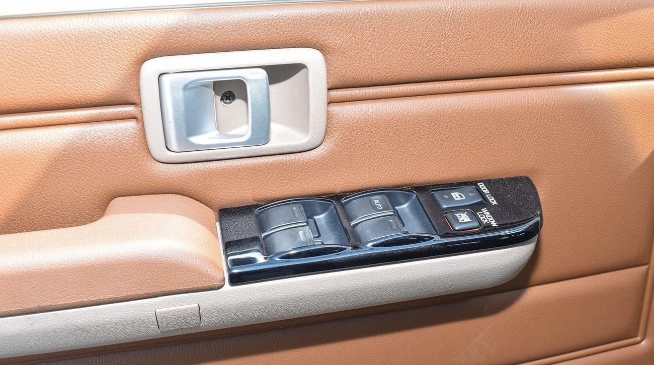 Toyota Land Cruiser 70 4.0L V6 A/T