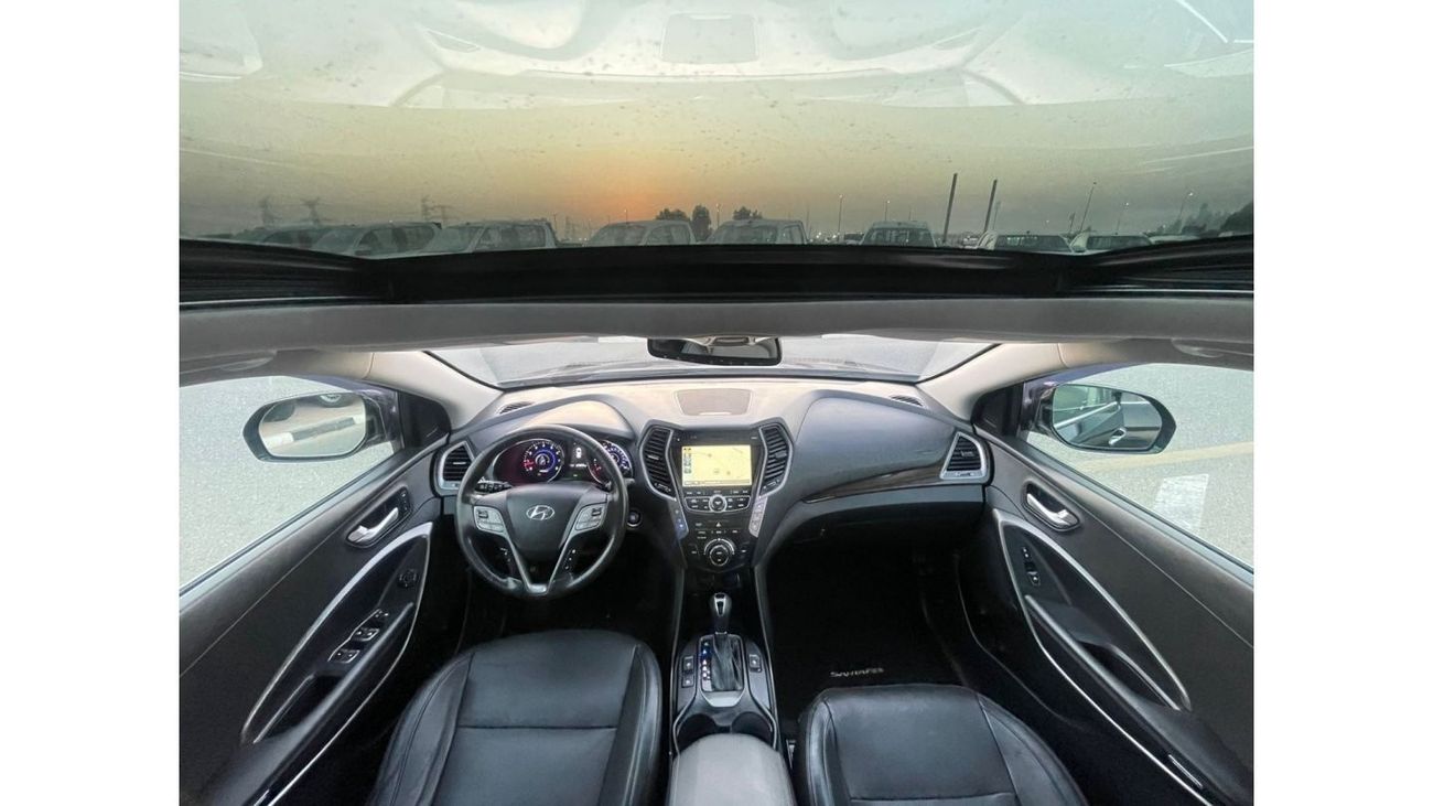 Hyundai Santa Fe 2015 Hyundai Santa Fe Ultimate Limited Edition Full Option - 3.3L V6 - AWD 4x4 - 7 Seater Full Panor