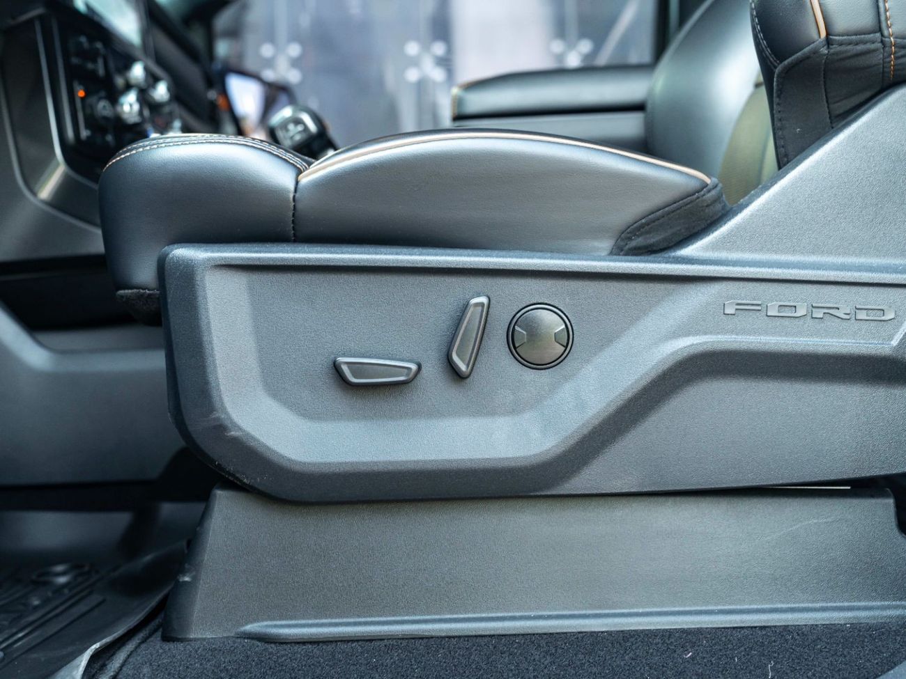 Ford F 150 Tremor AED 3,774 PM • F-150 TREMOR CREW LUXURY • ONLY 7,600 KMS • FORD WARRANTY AND SERVICE PLAN UNTIL 2028