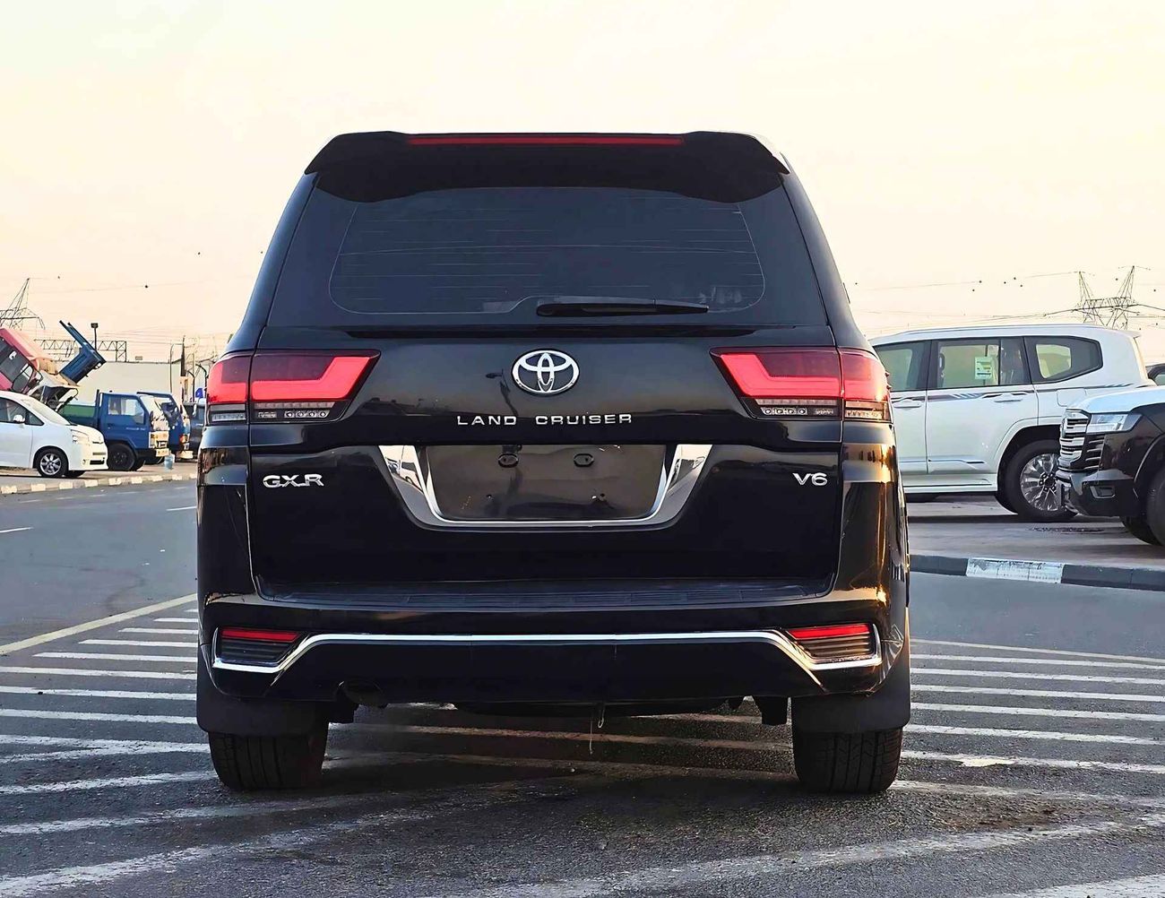 Toyota Land Cruiser GXR/ V6 4.0L / SUNROOF/ 360* CAMERA/ 2022 SHAPE/ EXPORT ONLY/ LOT # 81656