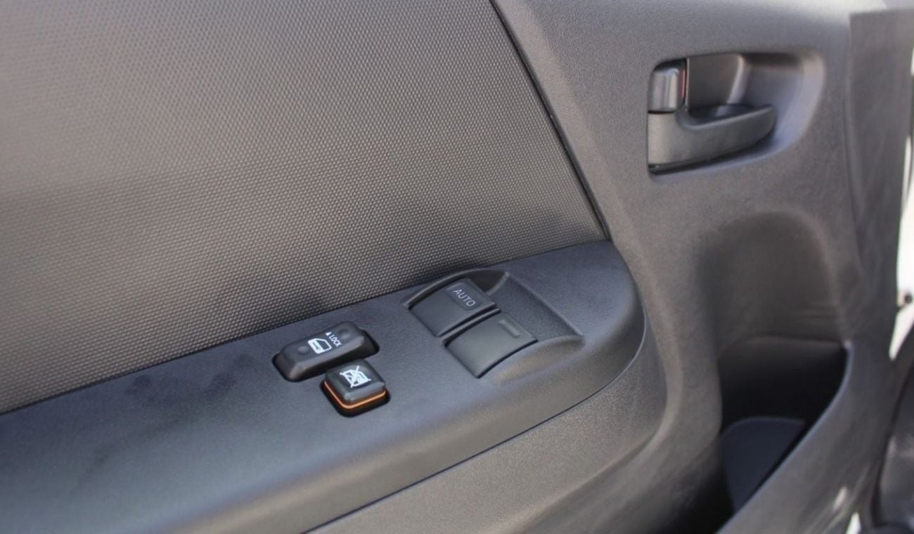 تويوتا هاياس HIACE 2.5L 15 SEATER AC H.ROOF