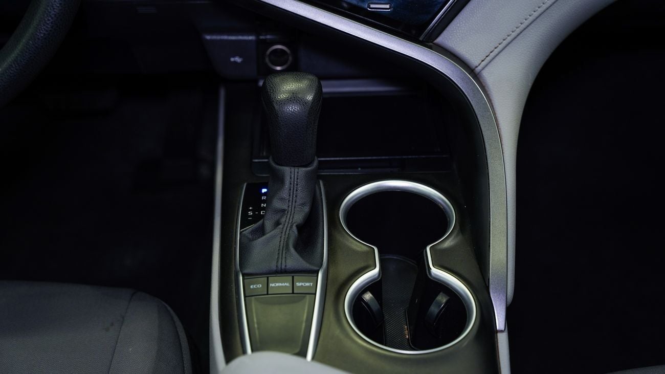 Toyota Camry LE 2.5L (176 HP)