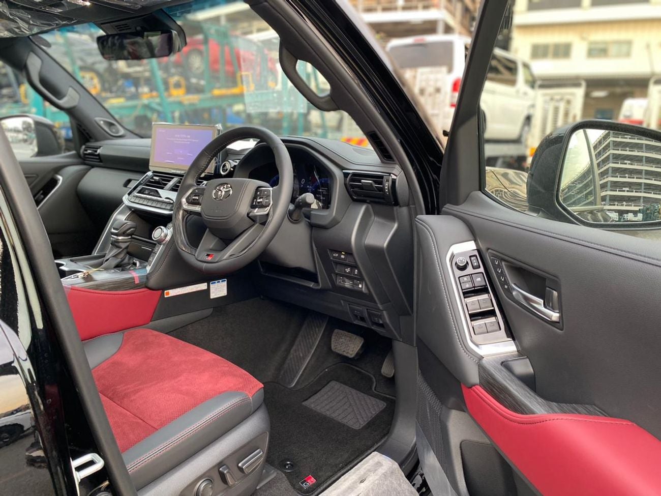 تويوتا لاند كروزر GR Sport Rally Raid Edition