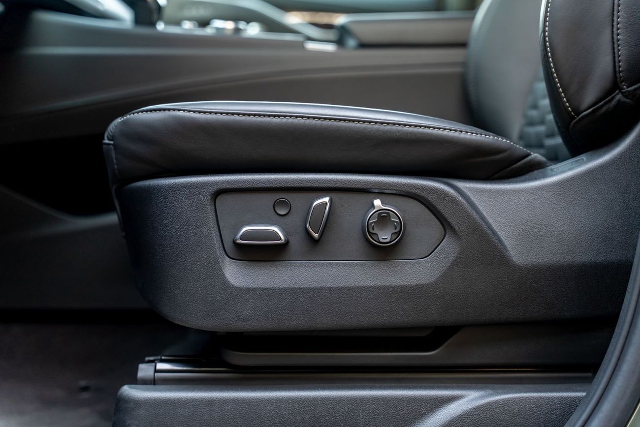 Cadillac Escalade Sport Platinum 6.2L 4WD Sport Platinum 6.2L V8 FULL OPTION Brand New 2023