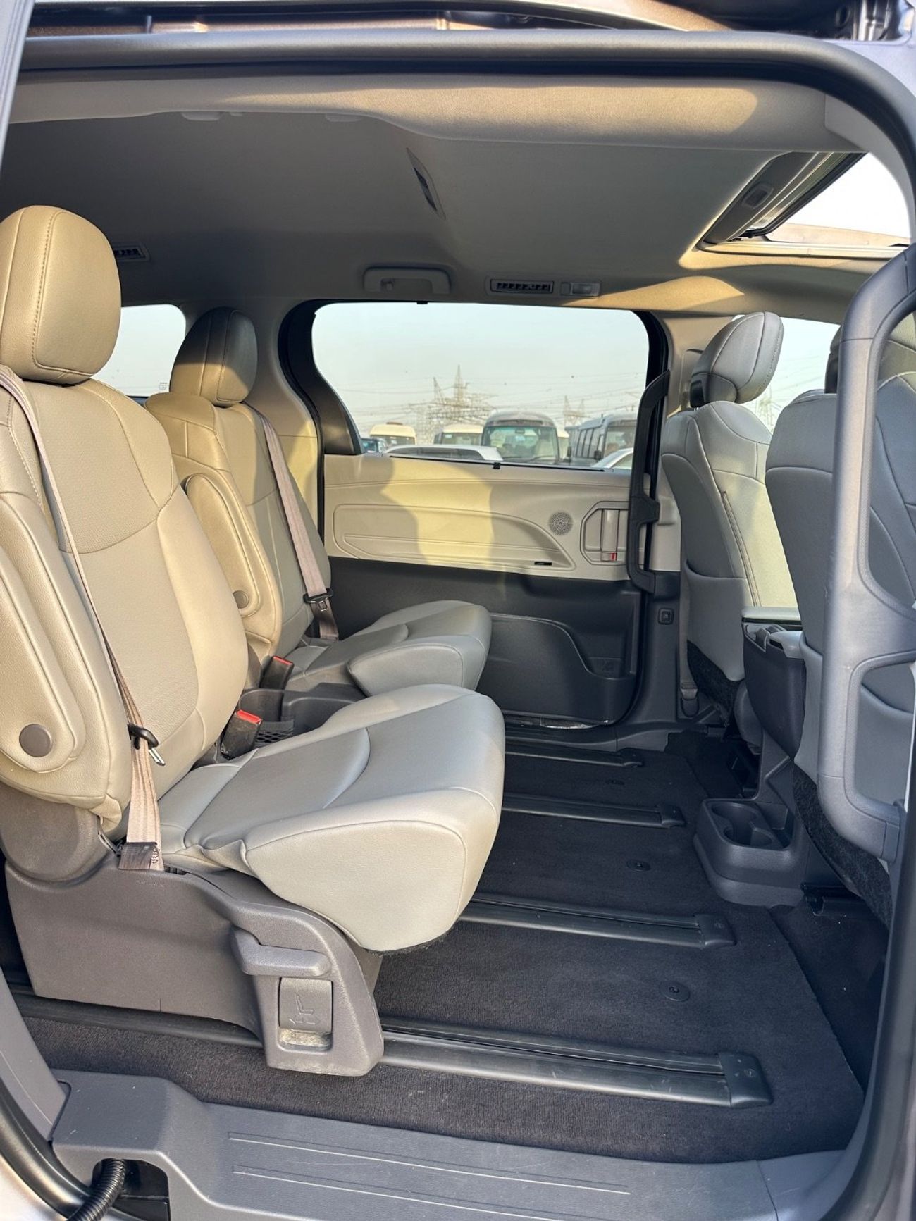 Toyota Sienna XLE Hybrid Sunroof Full Option 2022