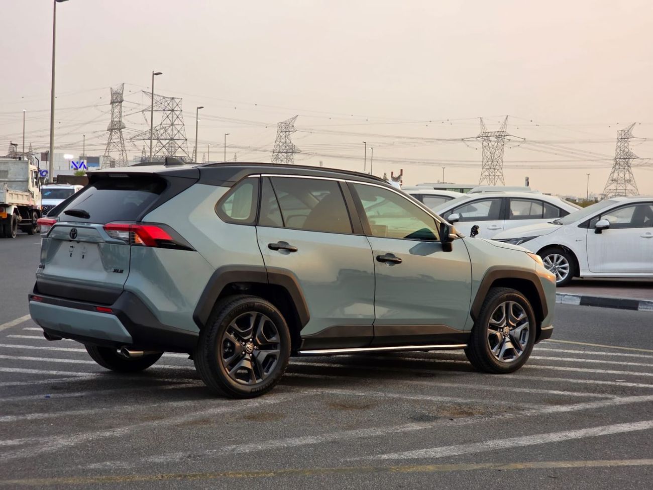 Toyota RAV4 2023 Model XLE Premium Sunroof , trunk automatic and original leather seats