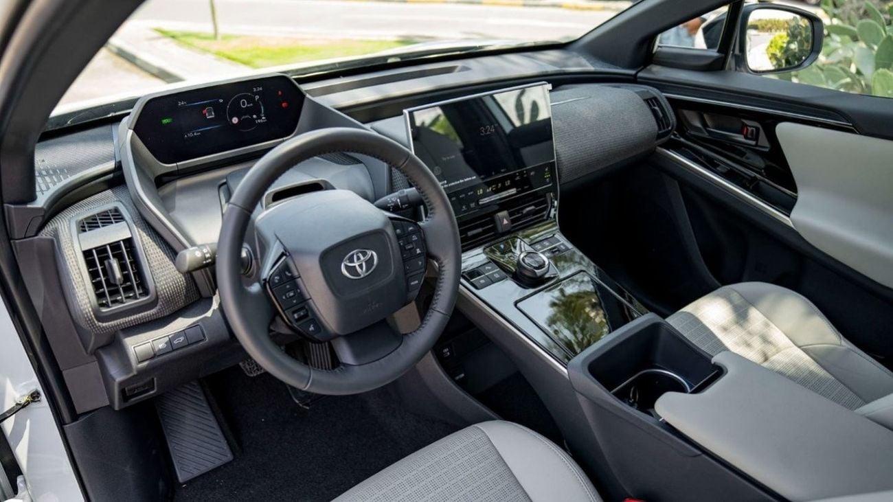 تويوتا bZ4X EV X-MODE 4WD PRO AT MY2023 – WHITE