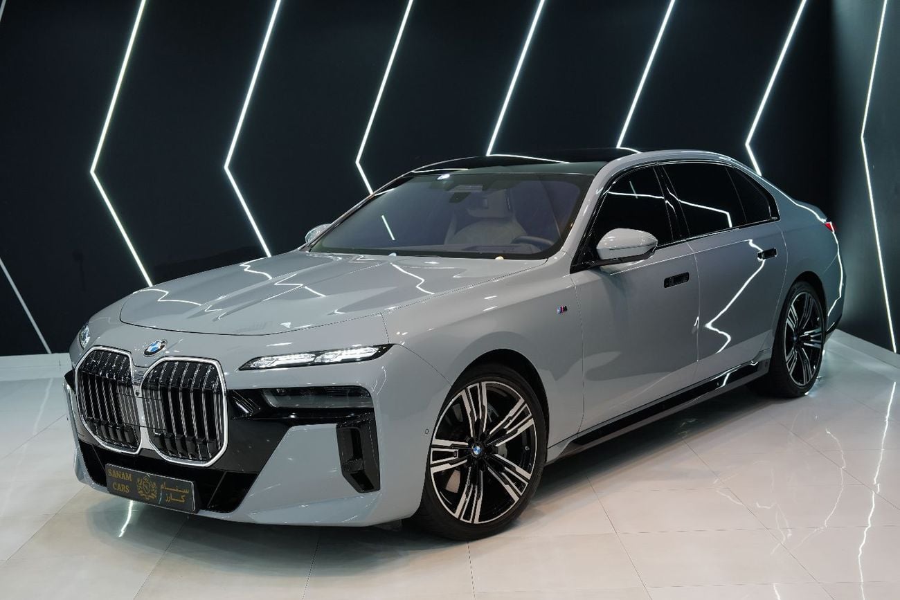 BMW 740i M SPORT , Theater Screen, Executive Lounge, Bowers N Wilkins, Dealer Warr + Serv!!